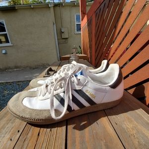 adidas Samba Used Indoor futbol shoe Men's 11.5 in white and black